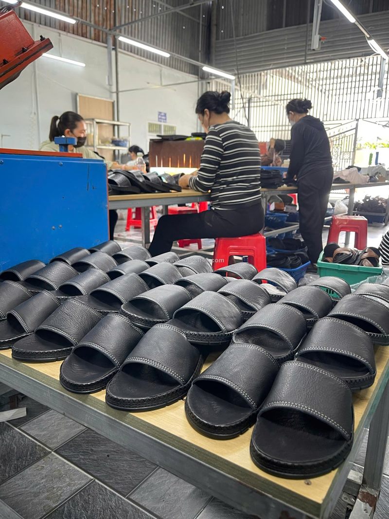Nhập sỉ dép da lộn xộn size – hàng có sẵn tại xưởng