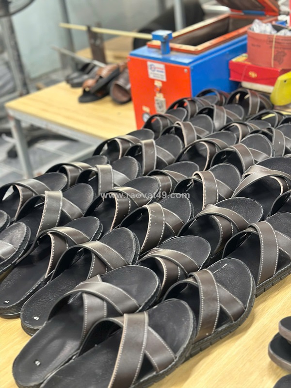 Sỉ dép da nam tận xưởng – nguồn hàng cho shop kinh doanh