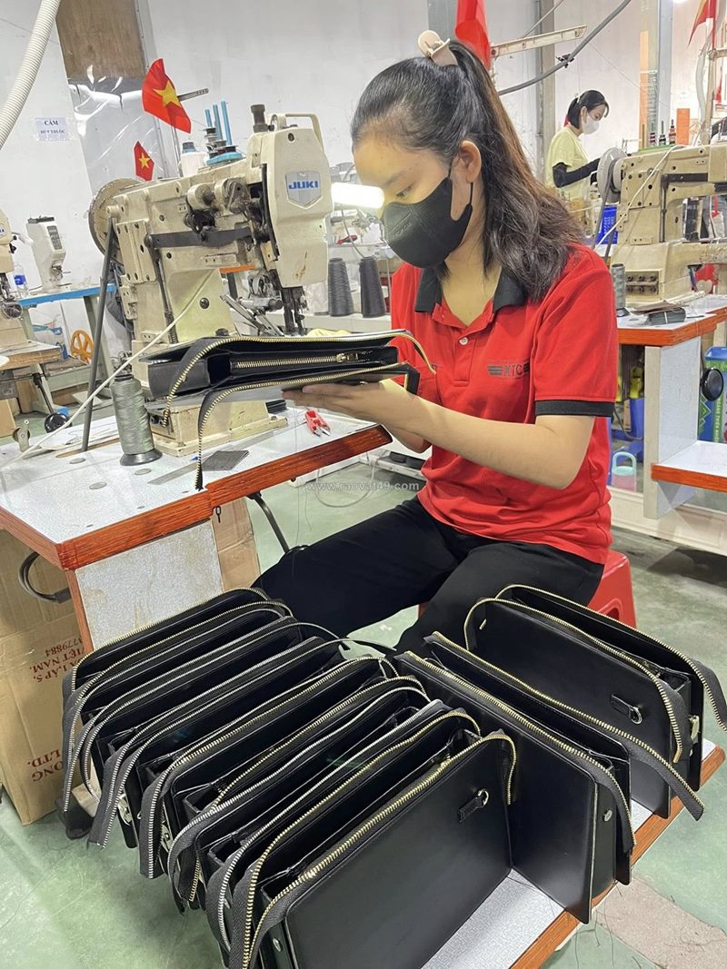 Tìm xưởng gia công theo yêu cầu, quà tặng doanh nghiệp