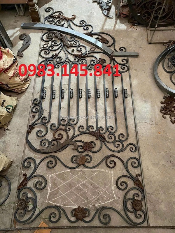 Xếp bộ cổng sắt mỹ thuật, thợ cần là có.