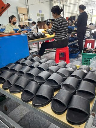 Xưởng bỏ sỉ dép da nam - nguồn hàng cho shop kinh doanh