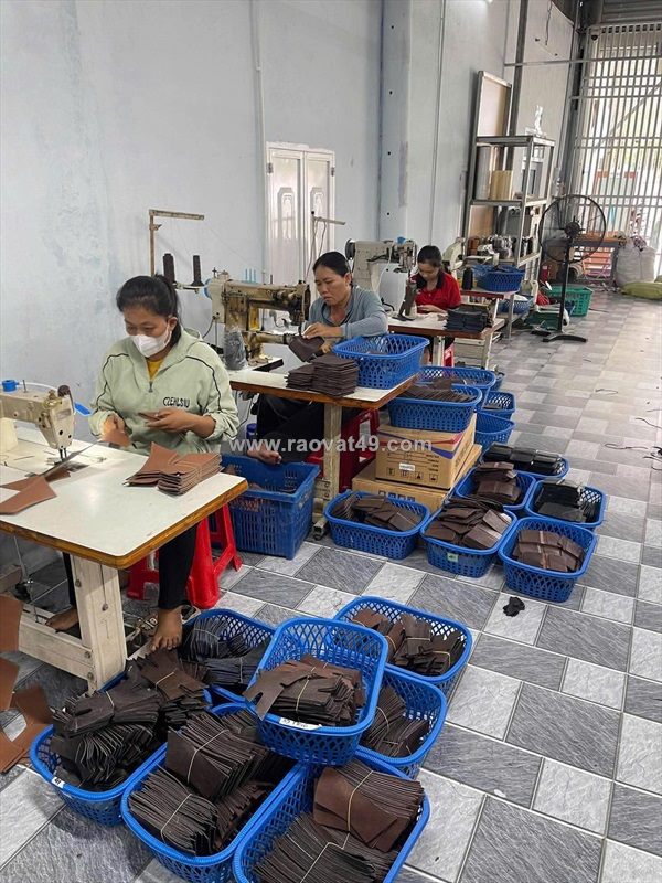 Xưởng cung cấp dép da giá sỉ - nguồn hàng giá trực tiếp