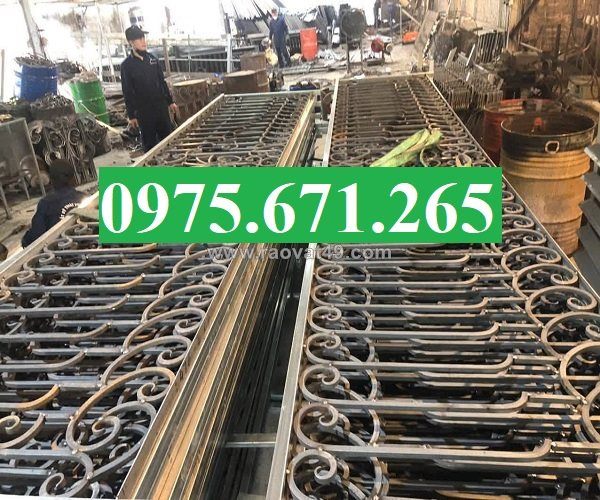 Xưởng sản xuất hoa văn sắt uốn lan can, nhận đơn số lượng lớn