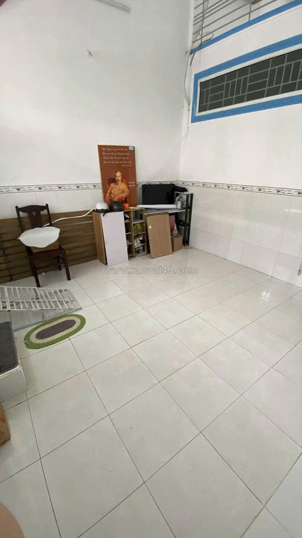 108. nhà 4 triệu 2 phòng ngủ sau bệnh viện đa khoa trung ương.