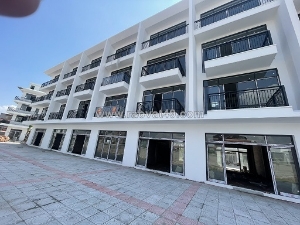 Ace môi giới bán giúp hoa hồng cao giảm 200tr căn 2 mặt tiền – hongkong town đồ