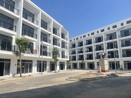 Ace môi giới bán giúp hoa hồng cao giảm 200tr căn 2 mặt tiền – hongkong town đồ