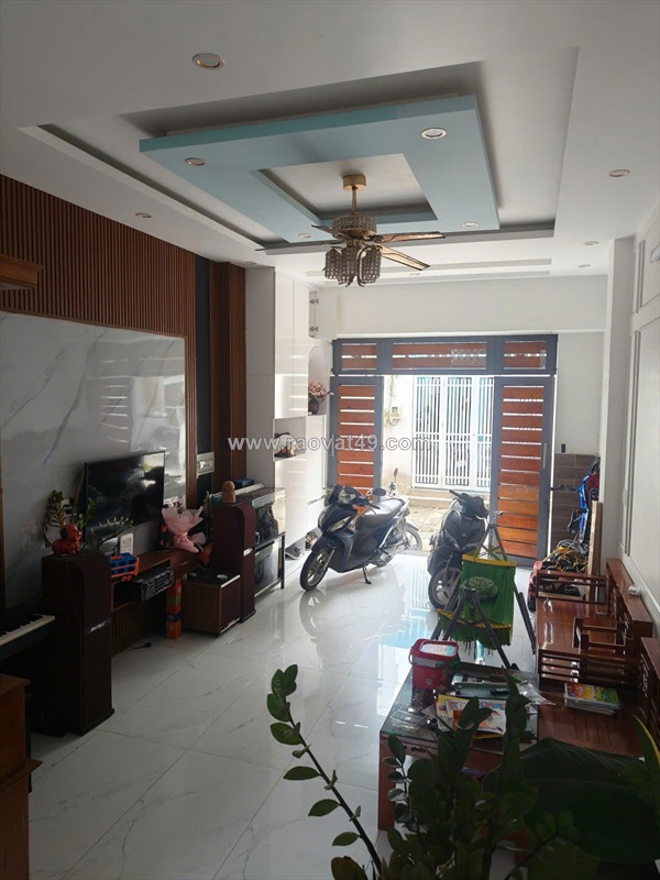 Bán nhà 3 tầng liên phường phú hữu quận 9 - 50m2 - xe hơi vào nhà - cận cao tốc
