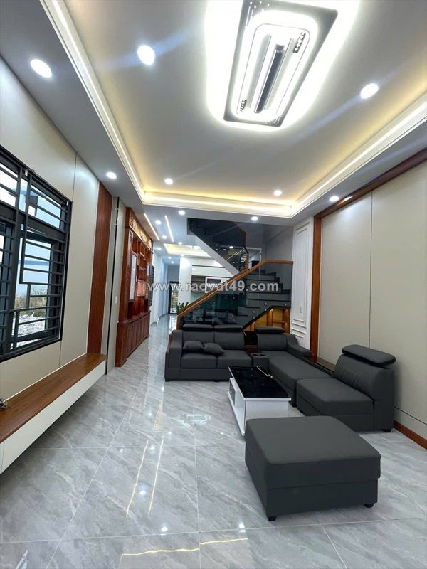 Bán nhà 3 tầng p.trấn biên,đường nhựa 12m,gần trường thcs nguyễn bỉnh khiêm