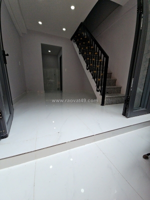 Bán nhà cách 1 căn ra mặt tiền q4 vipq4 - 50 m tới q1 
diện tích sd lên đến 72