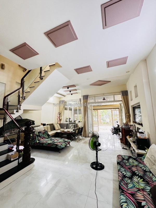 Bán nhà đường 102, phường tăng nhơn phú a, q9, thủ đức, tp hcm. dt 84m2, 3
