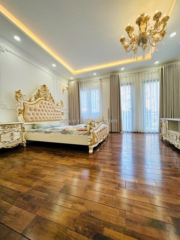 **bán nhà đường cách mạng tháng 8** phường 5 tân bình (4*14); 3 tầng