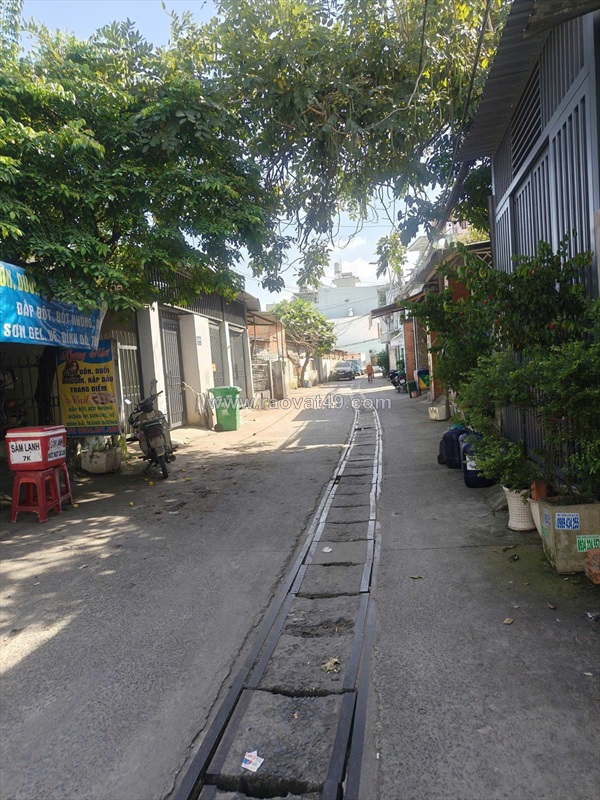 Bán nhà gần cao đẳng công thương quận 9 - 3 tầng hoàn công - sẵn dòng tiền 12