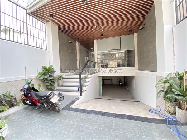 Bán nhà hầm + 5 lầu hẻm xe tải gần quốc lộ 13 - ngay nút giao cầu vượt bình