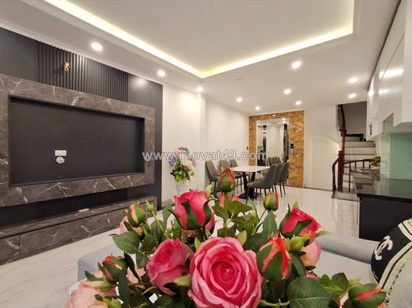 Bán nhà mới ô tô vào nhà phố nguyễn văn linh 45m2 x 6 tầng x 11.9 tỷ long