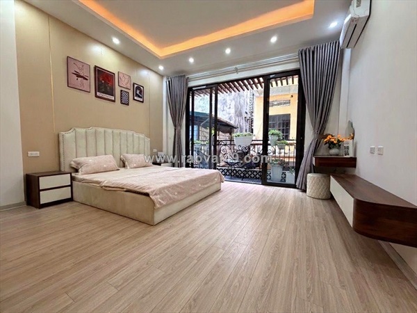 Bán nhà ngọc khánh 30m x4 tầng 9,15 tỷ ngõ 3 gác,cách phố 60m,full nội thất