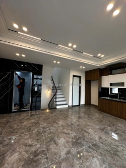 Bán nhà ngọc thụy 56m 7 tầng mt6.1m thang máy lô góc gara ô tô  hơn 17 tỷ