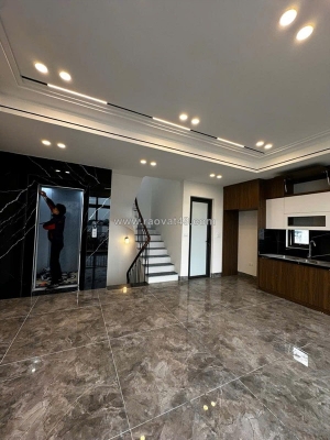 Bán nhà ngọc thụy 56m 7 tầng mt6.1m thang máy lô góc gara ô tô  hơn 17 tỷ