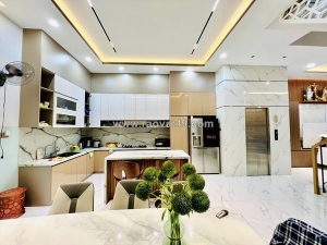 Bán nhà nguyễn sơn hxh thông  4 tầng có thang máy  97m ngang 5.8  giá 15