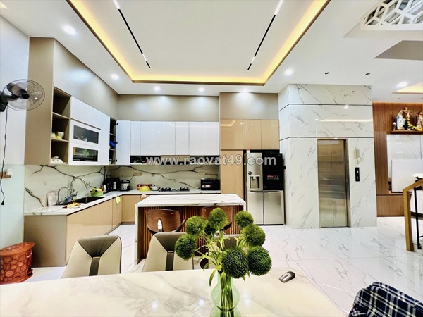 Bán nhà nguyễn sơn hxh thông  4 tầng có thang máy  97m ngang 5.8  giá 15