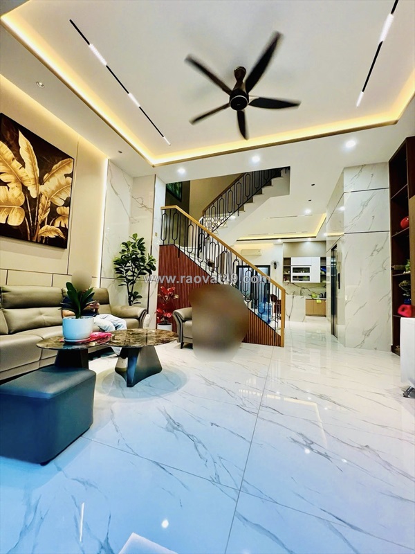 Bán nhà nguyễn sơn hxh thông  4 tầng có thang máy  97m ngang 5.8  giá 15
