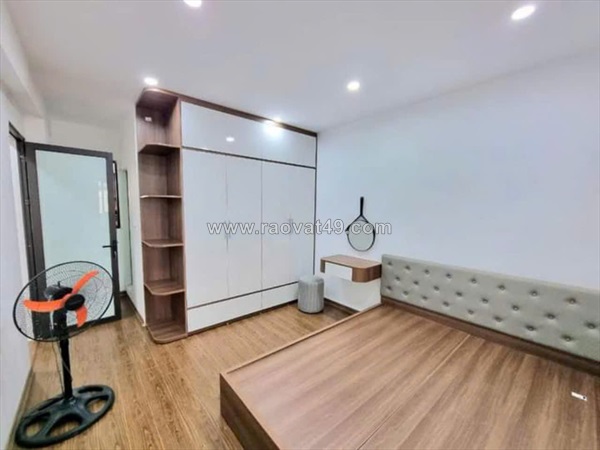 Bán nhà phố hào nam 40/45m2 5tầng thang máy mt 3.8m giá chào 10.8 tỷ đống đa