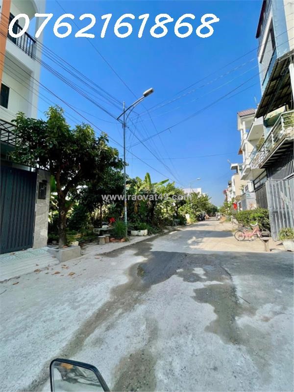 Bán nhà phố long trường tp thủ đức nhỉnh 5 tỷ - 77m, 3 tầng, đường ô tô, dòng
