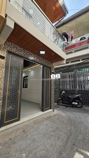 Bán nhà sát mặt tiền hẻm q4 trung tâm 
ngang 3 dài 7.8 nở hậu 8.6 m
đúc bê