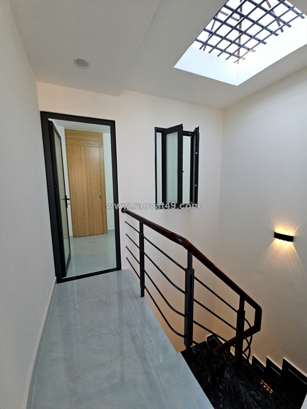 Bán nhà sát mặt tiền q4 khánh hội 
ngang 3 dài 14 đúc 5 tấm mới