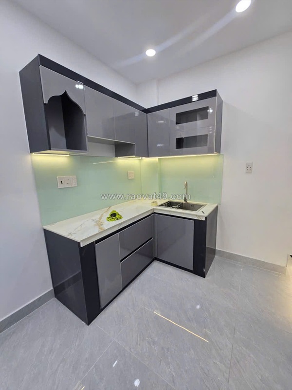 Bán nhà sát mặt tiền q4 ngang 3 dài 8 đúc bê tông mói có 3 đồng
