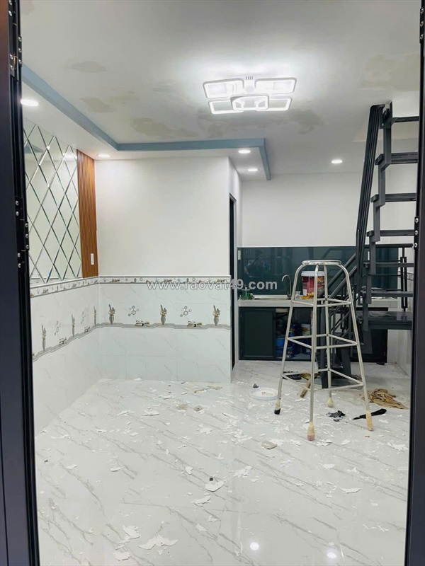 Bán nhà sát mặt tiền q4 
ngangv3.35 x 5.6 có  2 tỷ