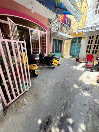 Bán nhà trung tâm q4 ngang 4.15 x12 đúc bê tông 
có 4 đồng