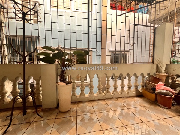 Bán nhà xuân la 32 mét 5 tầng chỉ 9 tỷ