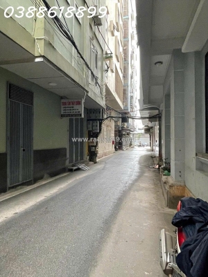 Bán phân lô trần quốc hoàn -  40mx4t - ô tô vỉa hè - kinh doanh sầm uất- dòng