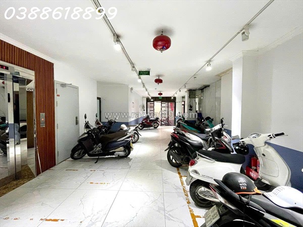 Bán toà dòng tiền cầu giấy 135mx7t, mt8m- bên thứ 3 thuê 0 tr/th