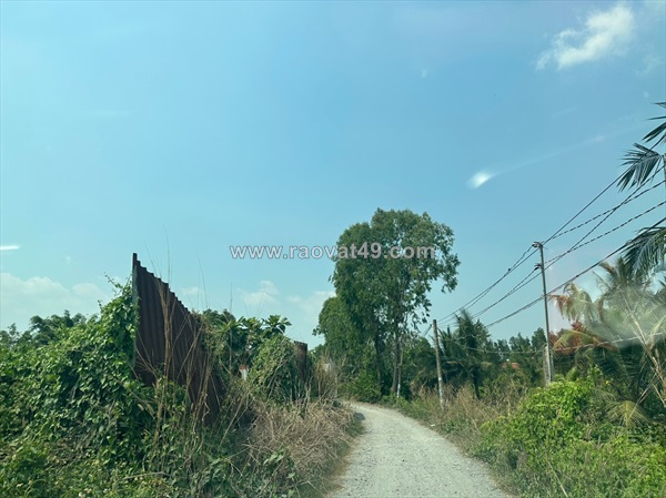 Cần bán 2000m2 đất vườn đường xe tải