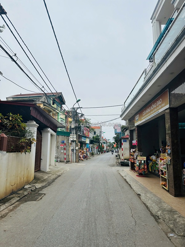 Cần bán 40 m2 đất sen hồ - lệ chi, đường 2 ô tô tránh, giá 3.25 tỷ, lh
