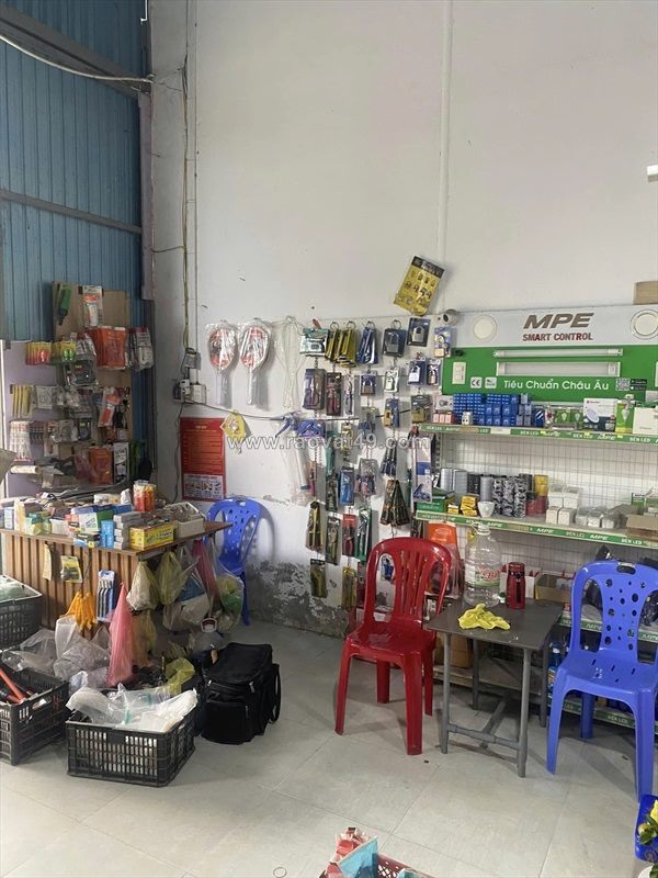 Cần sang nhượng toàn bộ vật tư & tủ kệ cửa hàng điện nước