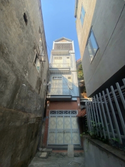 Chính chủ cho thuê nhà 4 tầng – ngay sát mặt đường thụy phương