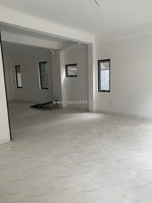 Cho thuê mbkd tầng 3 – thông sàn có thang máy và ô tô đỗ cửa tại đống đa, hà nội