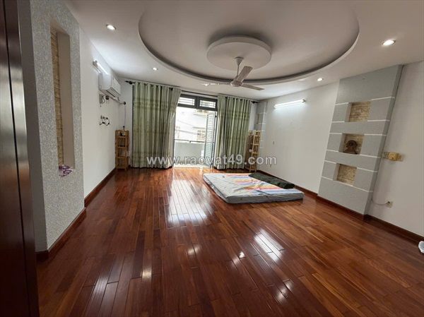 Cho thuê nhà 1 trệt 2 lầu, xe hơi vào trong nhà dt: 90m2, 4pn, đ.tô hiến thành,