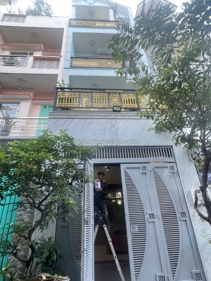 Cho thuê nhà hẻm rộng 8m, 1 trệt 3 lầu, 64m2, 5pn+ nội thất giá rẻ – phạm văn