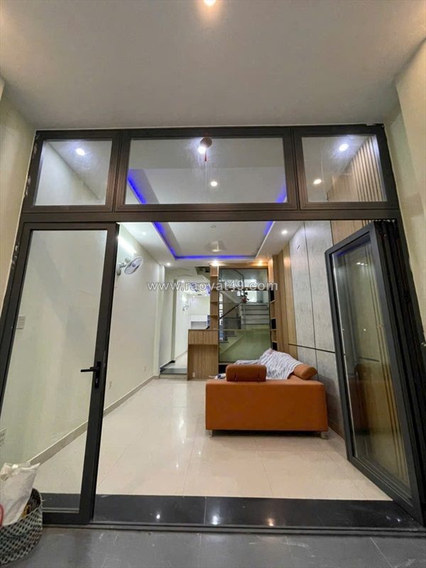 Cho thuê nhà hẻm rộng 8m, 1 trệt 3 lầu, 64m2, 5pn+ nội thất giá rẻ – phạm văn
