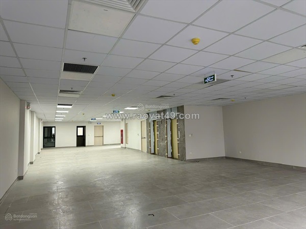 Cho thuê tầng 3,4 tòa nhà vpbank bà triệu, 250m2/sàn,giá 75 triệu/tầng/tháng/