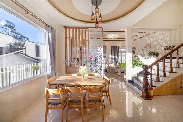Cho thuê villa 6 phòng ngủ đường hùng vương phường 9 đà lạt 20 triệu