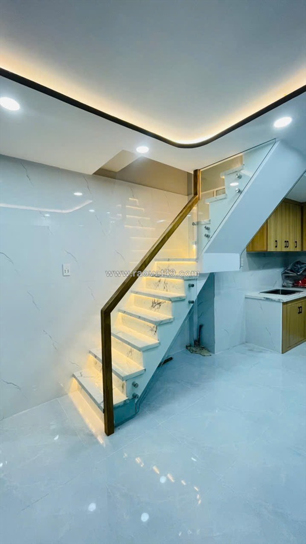 Cmt8 - quận 10 - nhà mới ở ngay - 2 tầng - kế hẻm ô tô - 3.1 tỷ