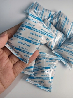 Đóng gói kín mà đồ ăn vặt vẫn mất độ giòn? dùng gói hút ẩm thịnh phong!