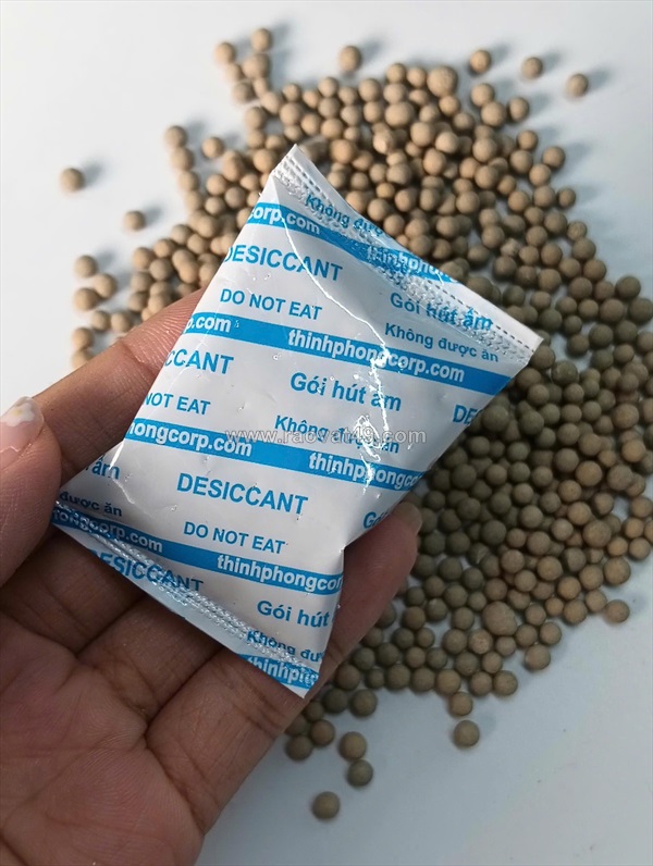 Đóng gói kín mà đồ ăn vặt vẫn mất độ giòn? dùng gói hút ẩm thịnh phong!