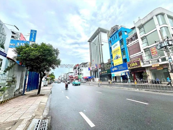 Giảm ngay 1 tỷ_ phố ngân hàng- lô goc 2 mặt tiền 6 tầng có tm phan đăng lưu –
