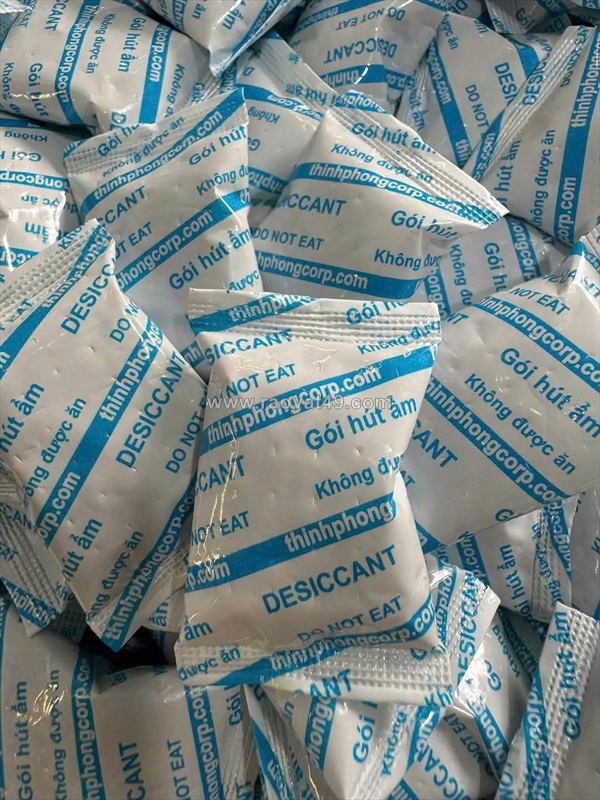 Gói hút ẩm nào giúp đồ ăn vặt, bánh mứt không bị mềm ỉu?