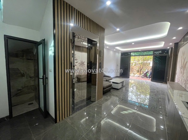Hạ giá 400tr bán nhà cổ linh 46m2, 6 tầng thang máy chỉ 12.x tỷ, ô tô cạnh nhà
